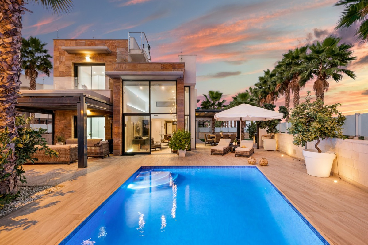 5 Bed Townhouse for sale in Cabo Roig Costa Blanca, Alicante, Spain