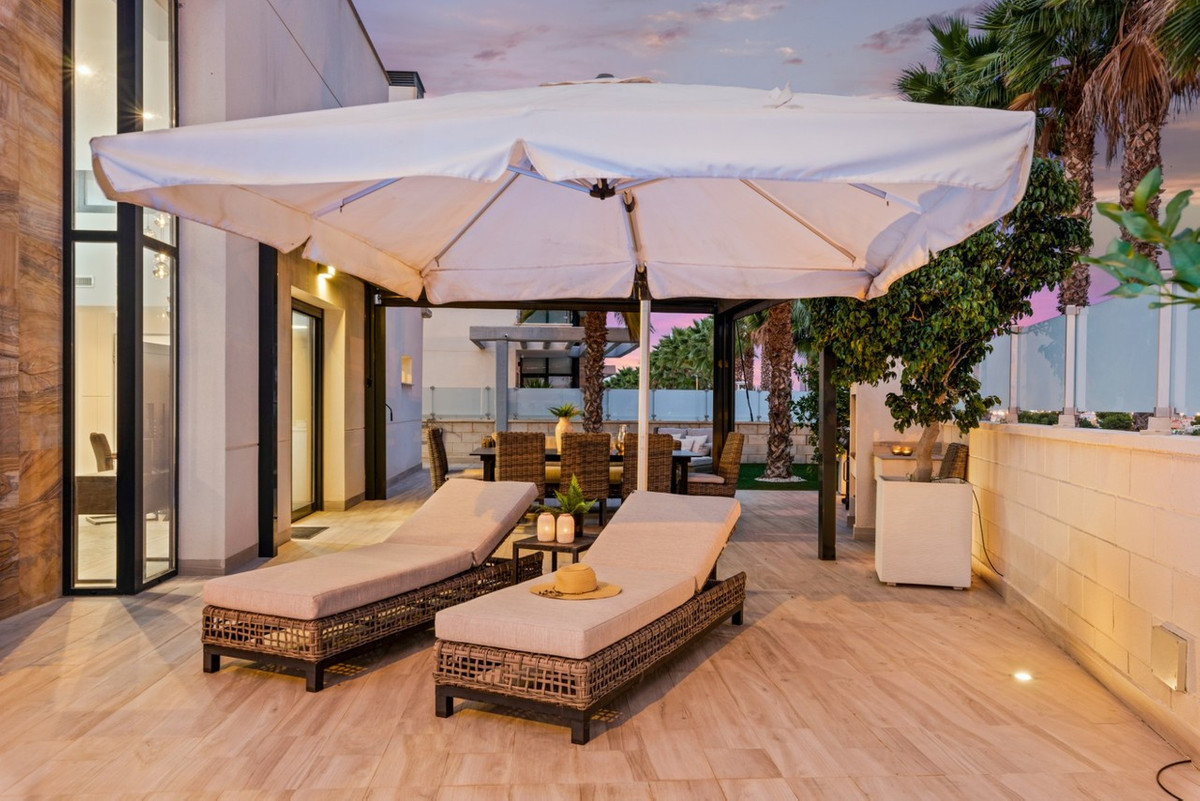 5 Bed Townhouse for sale in Cabo Roig Costa Blanca, Alicante, Spain
