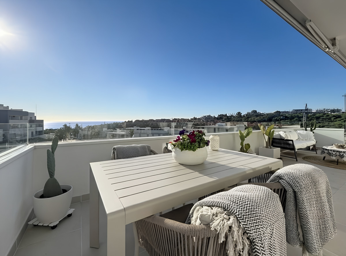 2 Bed Apartment for sale in Estepona Costa Del Sol, Málaga, Spain