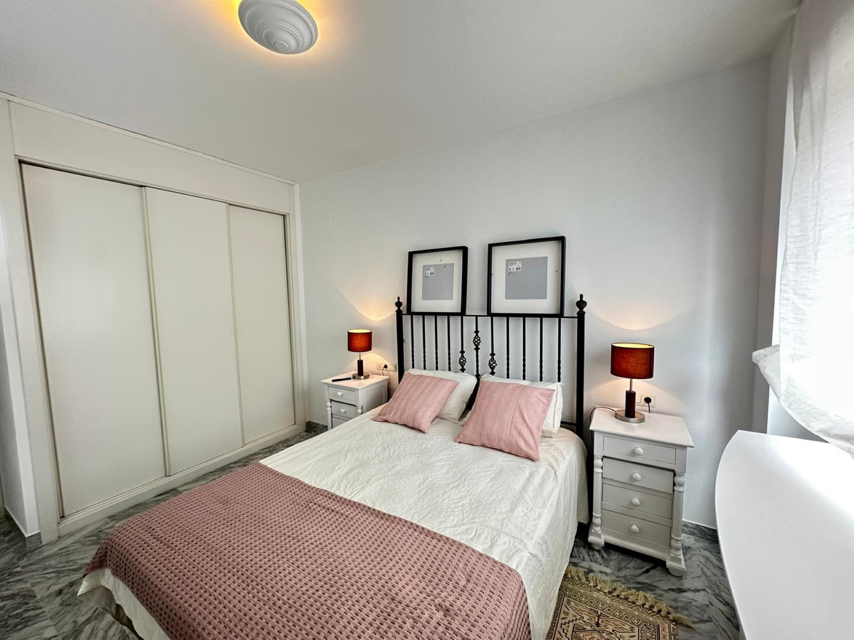Se vende Apartamento Planta Media de 2 dormitorios en Costa Del Sol, Málaga, España