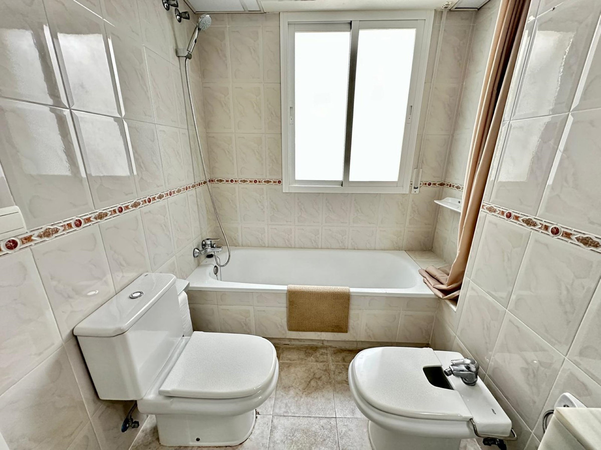 Se vende Apartamento Planta Media de 2 dormitorios en Costa Del Sol, Málaga, España
