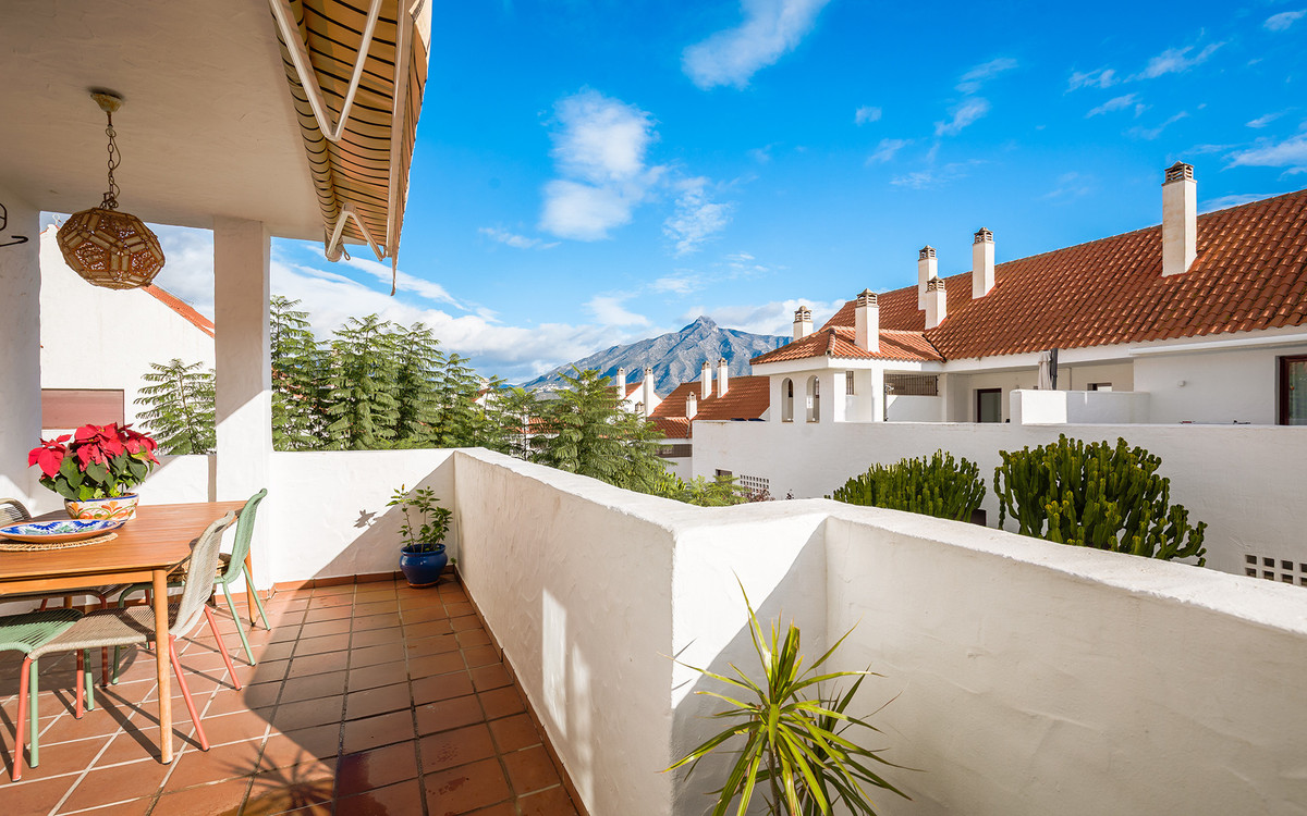 3 Bed Apartment for sale in Nueva Andalucía Costa Del Sol, Málaga, Spain