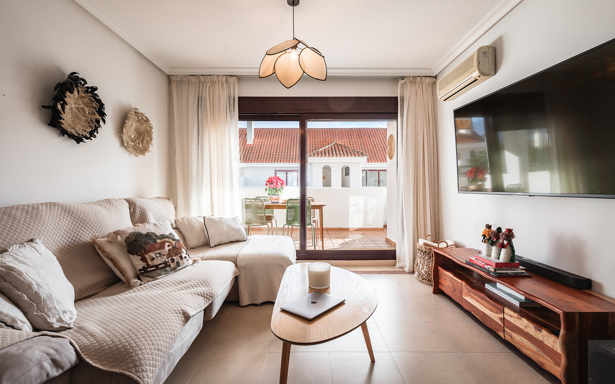 3 Bed Apartment for sale in Nueva Andalucía Costa Del Sol, Málaga, Spain