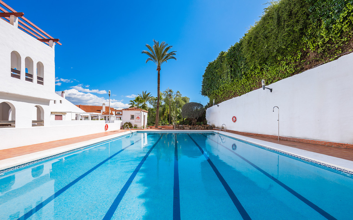 3 Bed Apartment for sale in Nueva Andalucía Costa Del Sol, Málaga, Spain