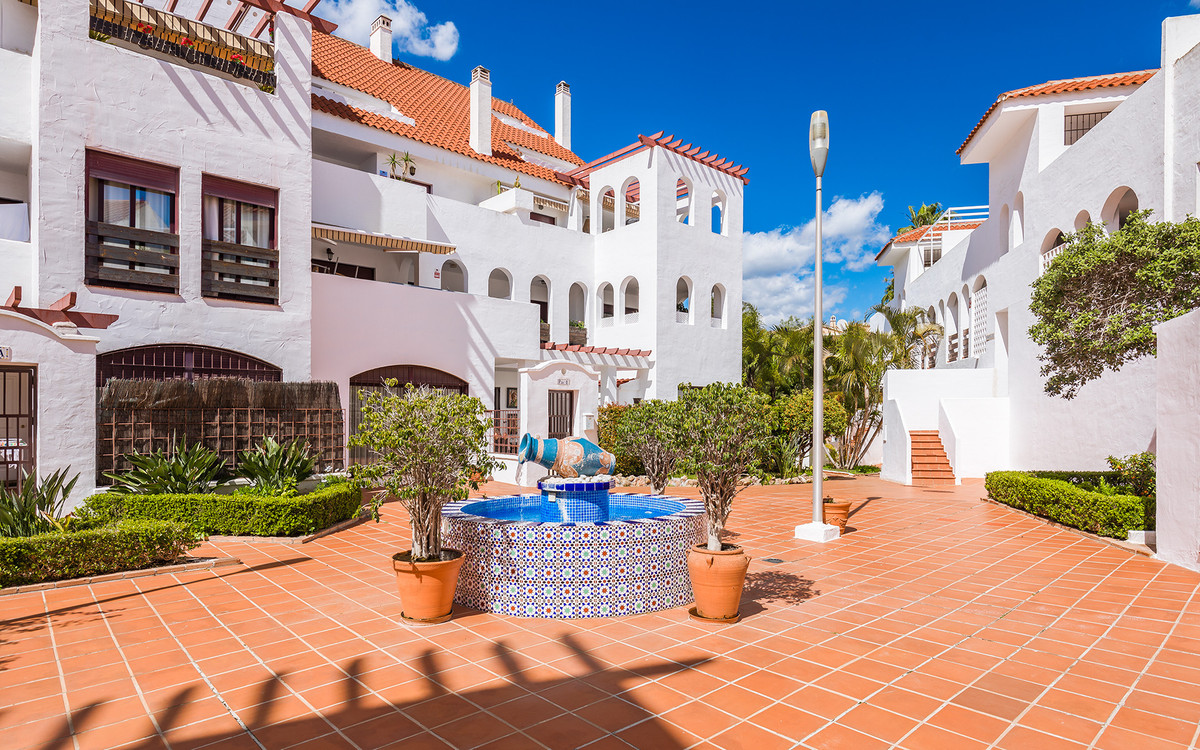 3 Bed Apartment for sale in Nueva Andalucía Costa Del Sol, Málaga, Spain