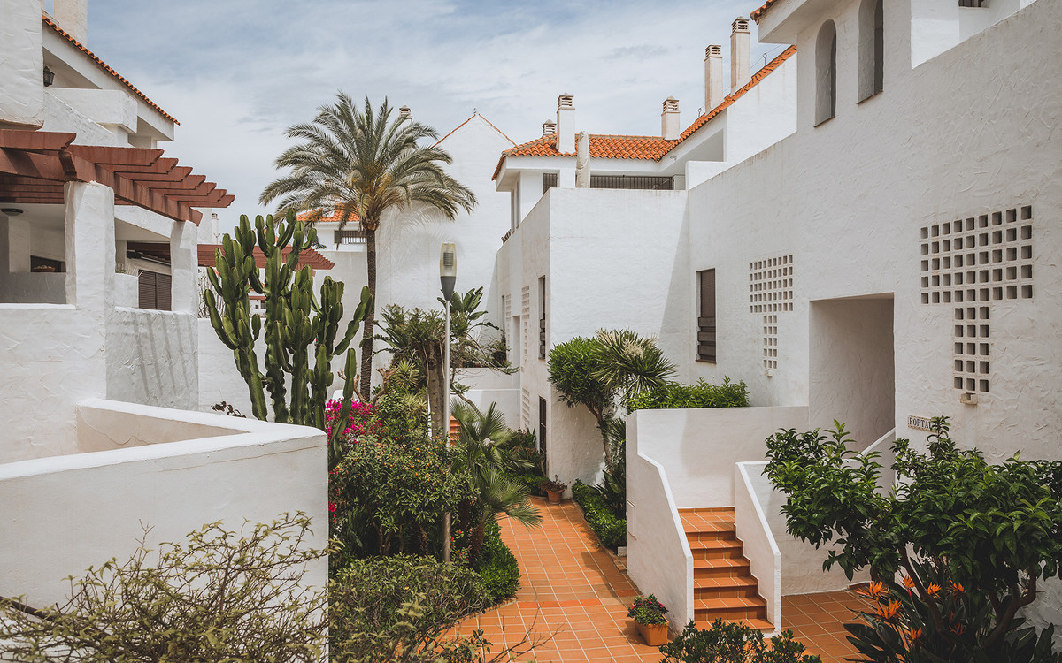 3 Bed Apartment for sale in Nueva Andalucía Costa Del Sol, Málaga, Spain