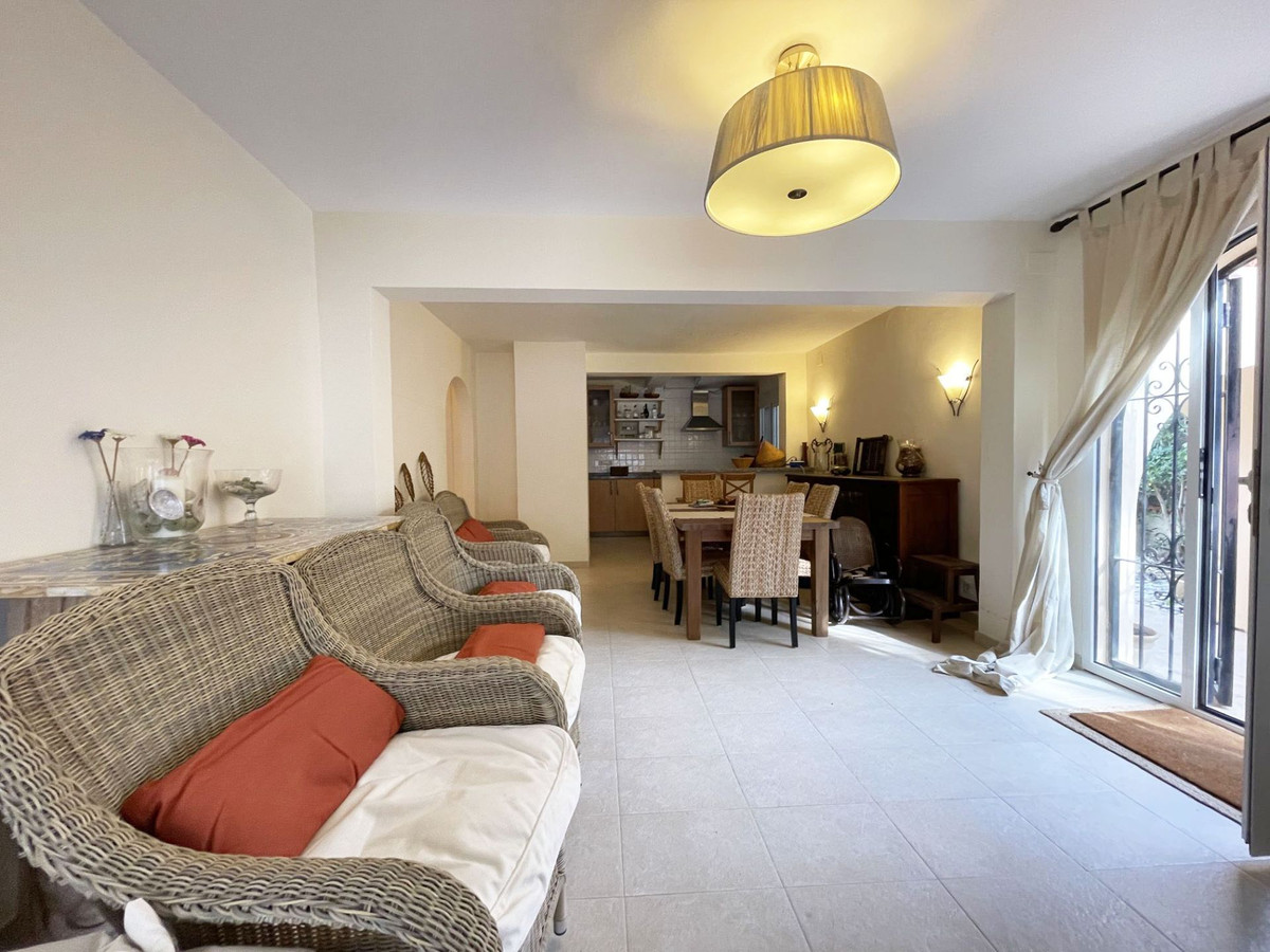 Se vende Villa - Chalet de 4 dormitorios en Costa Blanca, Alicante, España