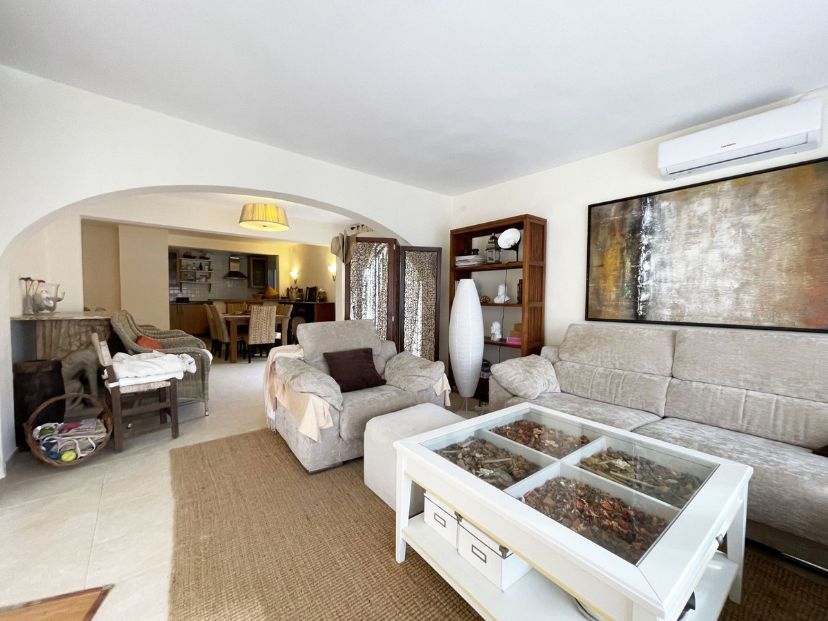 Se vende Villa - Chalet de 4 dormitorios en Costa Blanca, Alicante, España