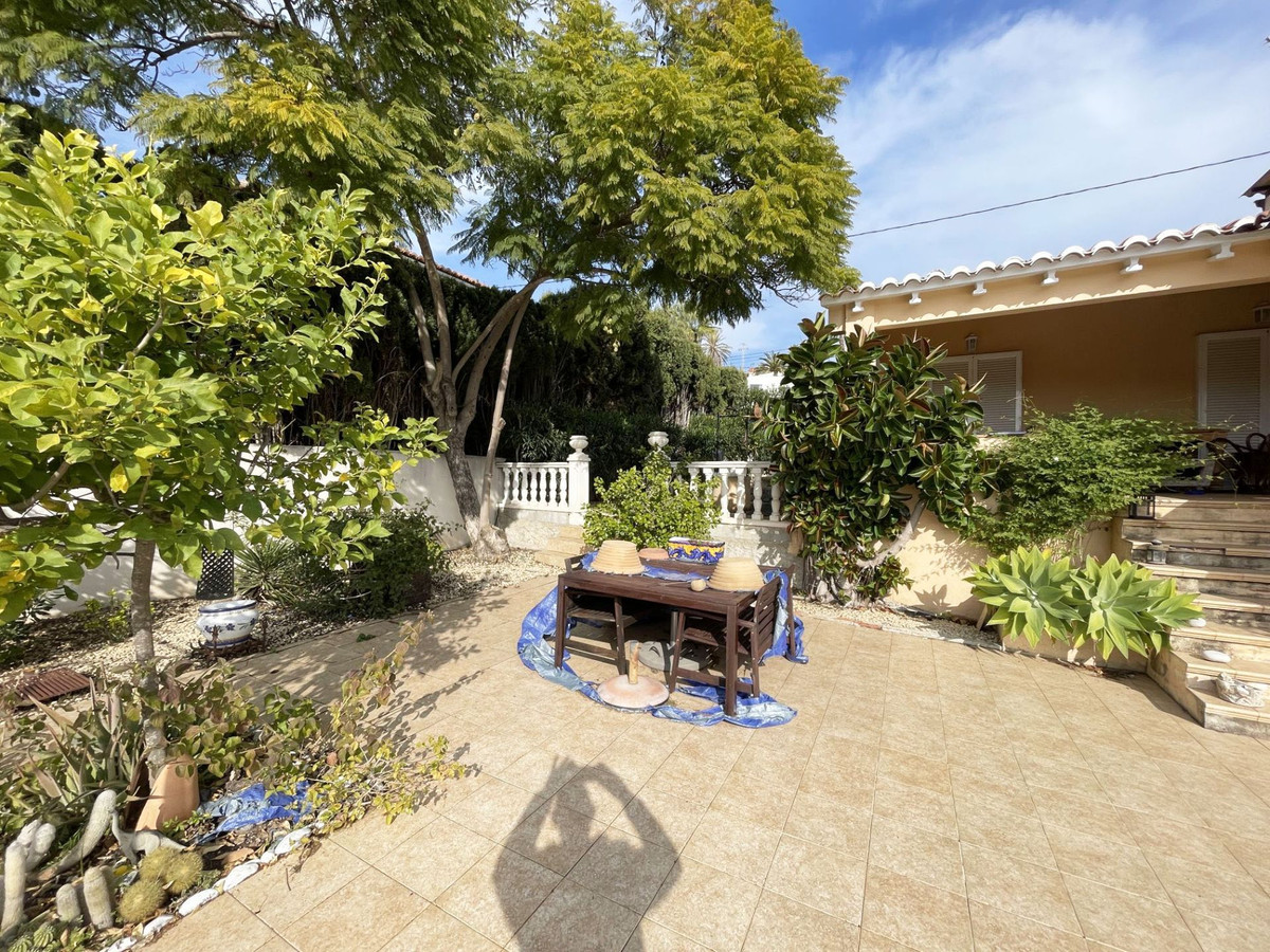 Se vende Villa - Chalet de 4 dormitorios en Costa Blanca, Alicante, España