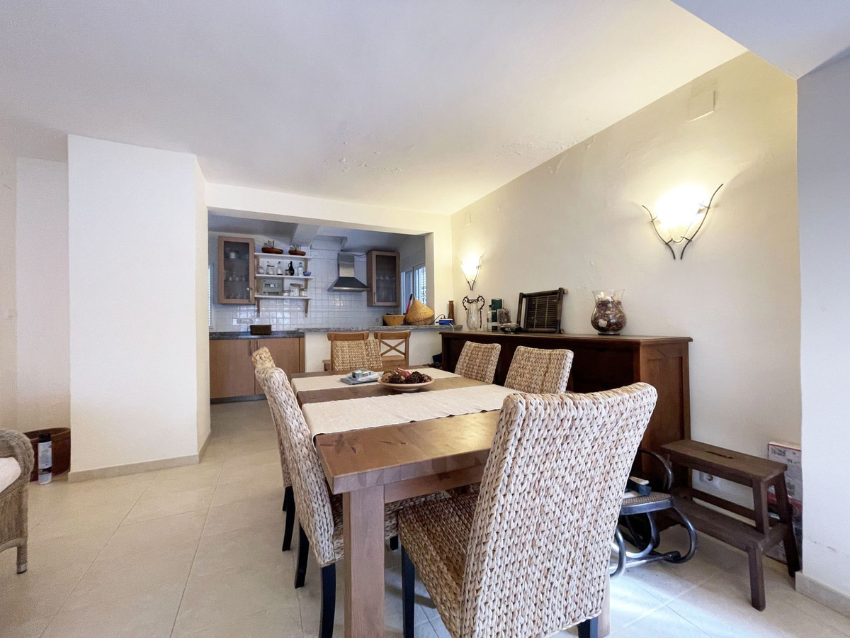 Se vende Villa - Chalet de 4 dormitorios en Costa Blanca, Alicante, España