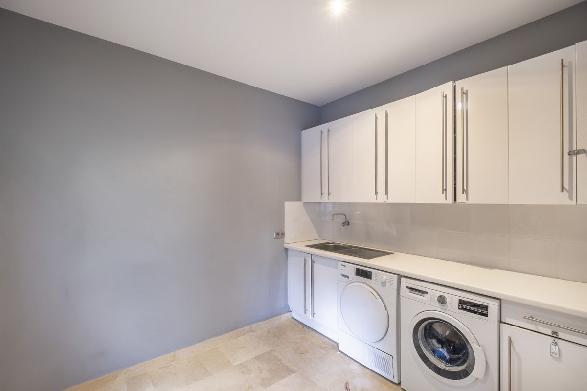 Se vende Villa - Chalet de 6 dormitorios en Costa Del Sol, Málaga, España