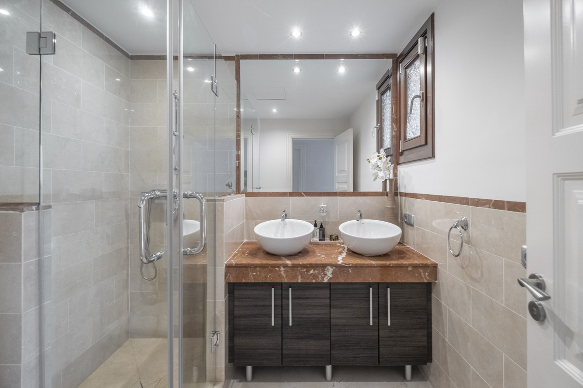 Se vende Villa - Chalet de 6 dormitorios en Costa Del Sol, Málaga, España