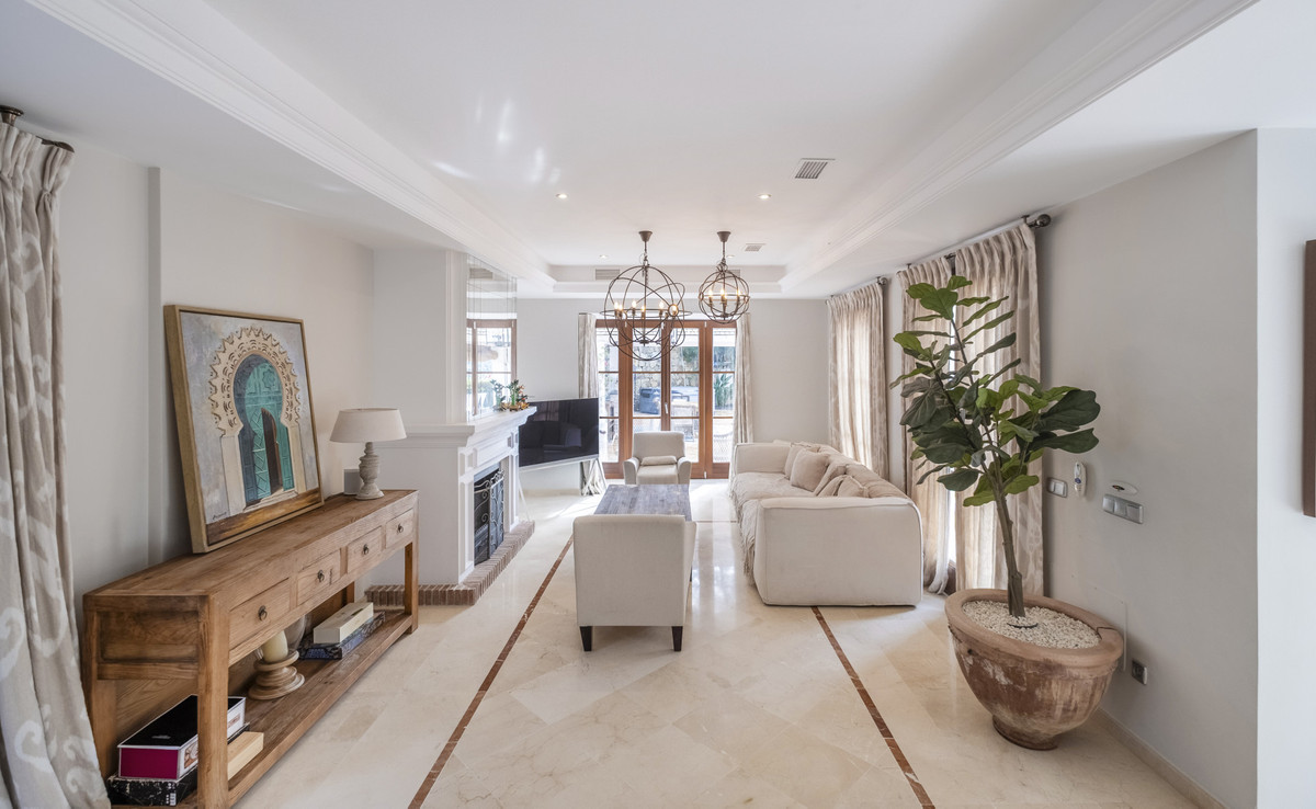 Se vende Villa - Chalet de 6 dormitorios en Costa Del Sol, Málaga, España