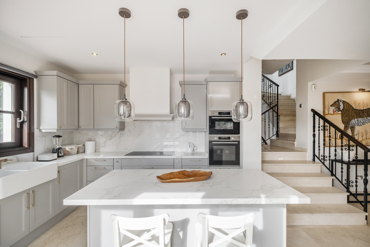 Se vende Villa - Chalet de 6 dormitorios en Costa Del Sol, Málaga, España