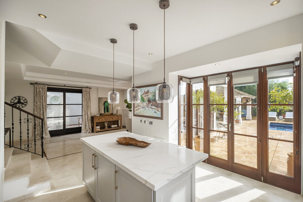 Se vende Villa - Chalet de 6 dormitorios en Costa Del Sol, Málaga, España