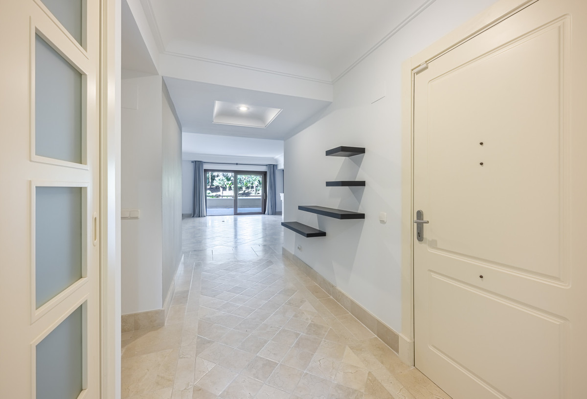 Se vende Apartamento Planta Baja de 2 dormitorios en Costa Del Sol, Cadiz, España