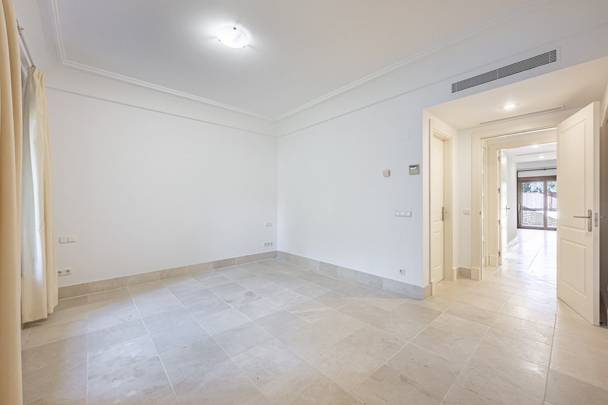 Se vende Apartamento Planta Baja de 2 dormitorios en Costa Del Sol, Cadiz, España