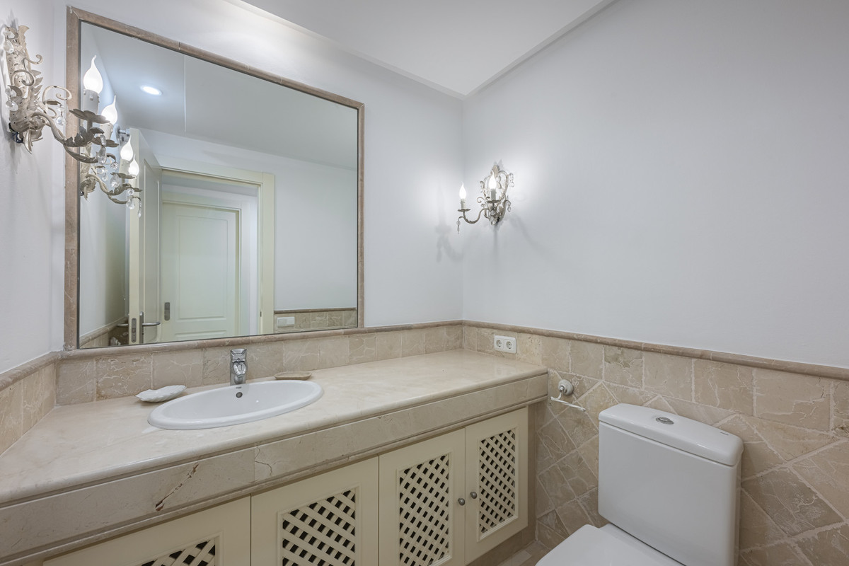 Se vende Apartamento Planta Baja de 2 dormitorios en Costa Del Sol, Cadiz, España