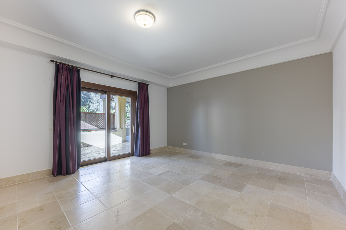 Se vende Apartamento Planta Baja de 2 dormitorios en Costa Del Sol, Cadiz, España
