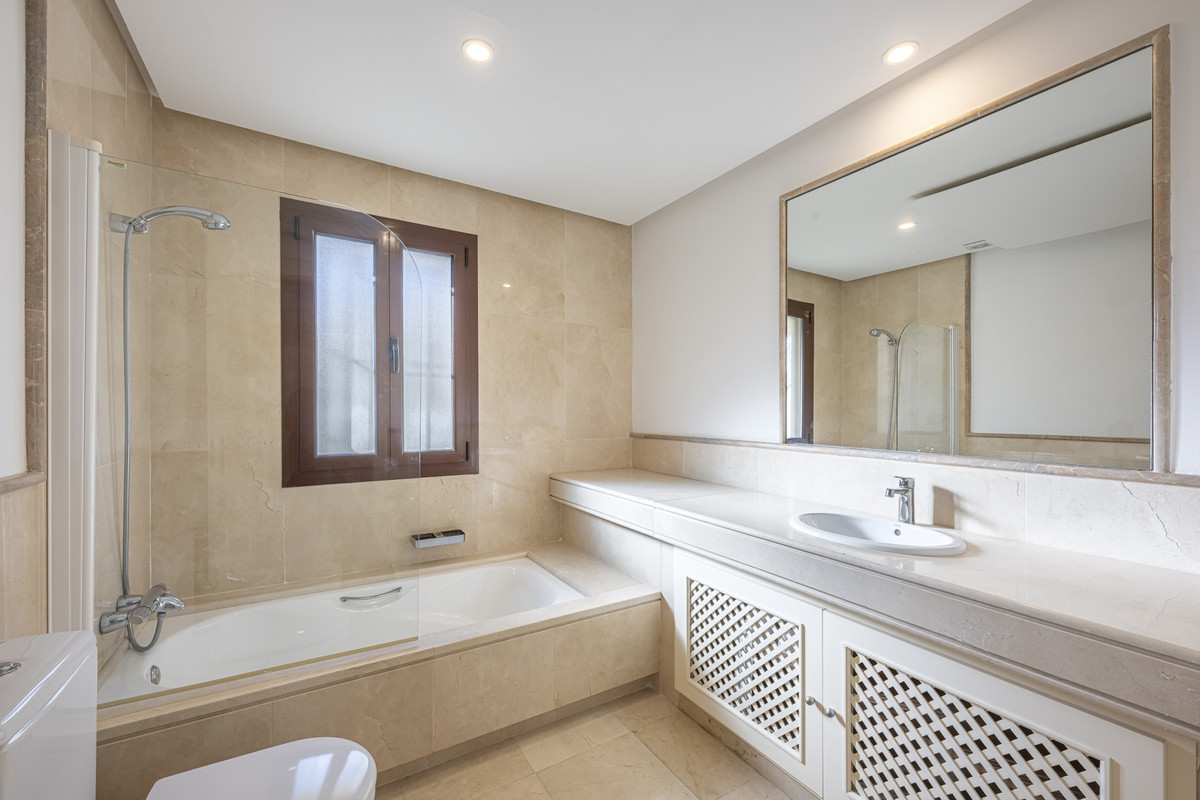 Se vende Apartamento Planta Baja de 2 dormitorios en Costa Del Sol, Cadiz, España