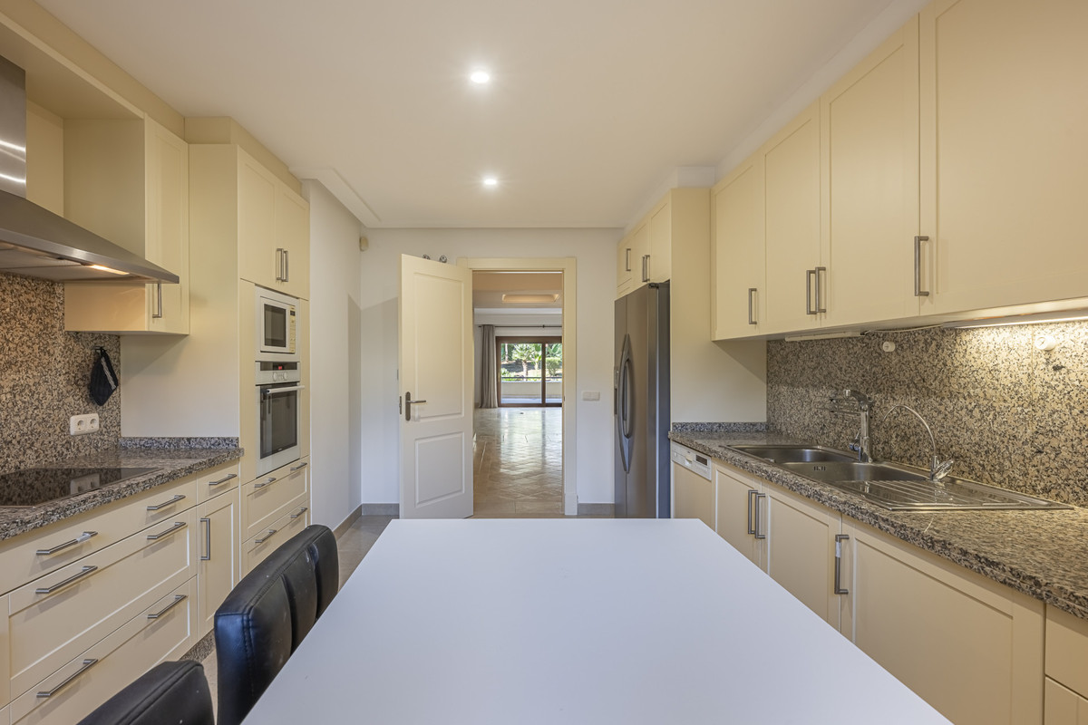 Se vende Apartamento Planta Baja de 2 dormitorios en Costa Del Sol, Cadiz, España