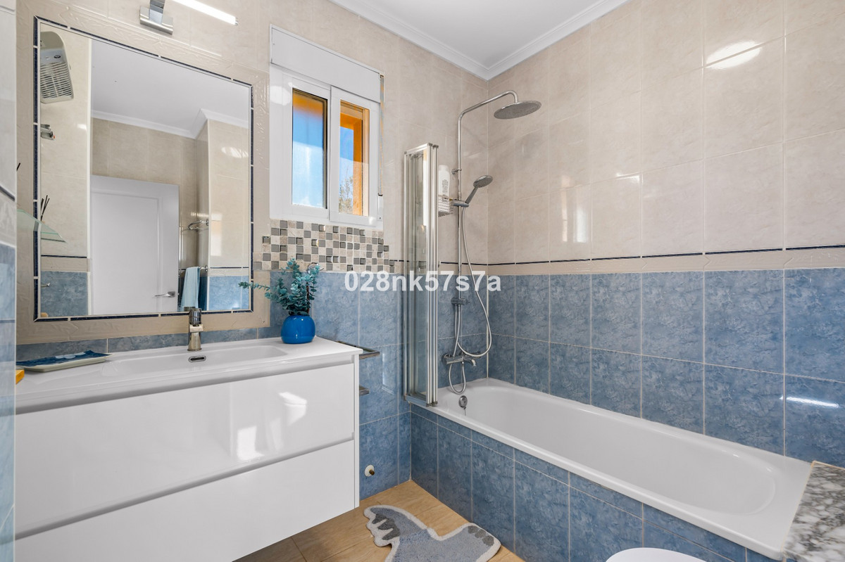 3 Bed Townhouse for sale in Urbanización El Raso Costa Blanca, Alicante, Spain