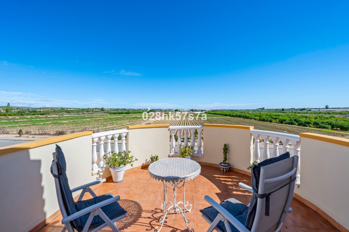 3 Bed Townhouse for sale in Urbanización El Raso Costa Blanca, Alicante, Spain