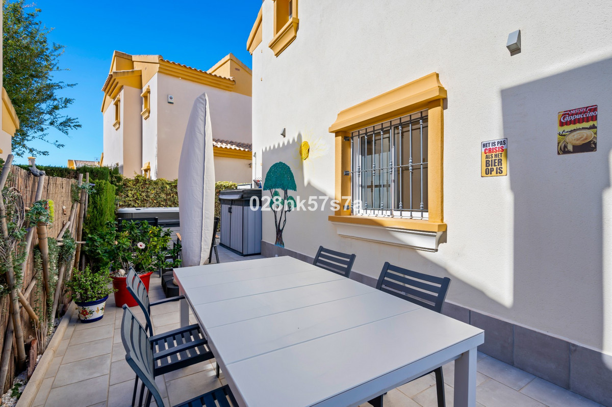3 Bed Townhouse for sale in Urbanización El Raso Costa Blanca, Alicante, Spain