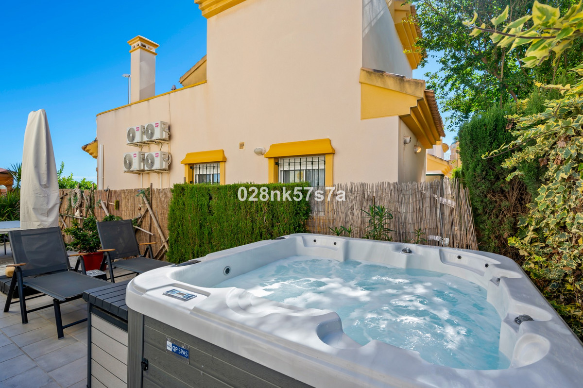 3 Bed Townhouse for sale in Urbanización El Raso Costa Blanca, Alicante, Spain