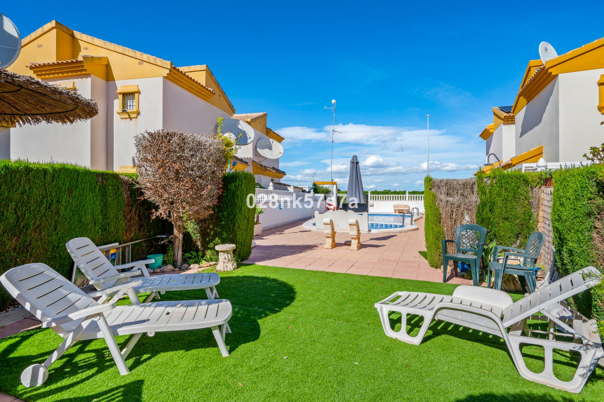 3 Bed Townhouse for sale in Urbanización El Raso Costa Blanca, Alicante, Spain
