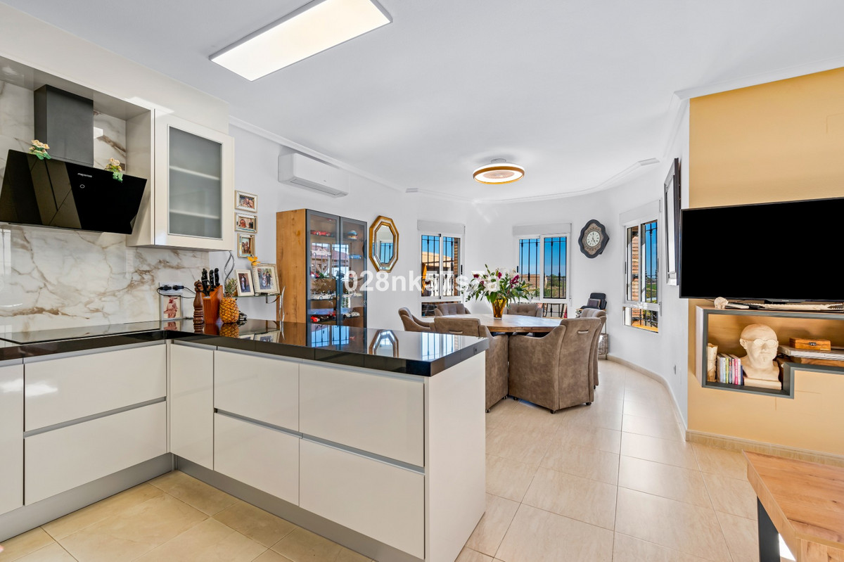 3 Bed Townhouse for sale in Urbanización El Raso Costa Blanca, Alicante, Spain