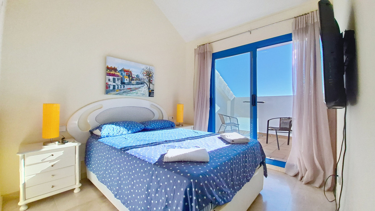 3 Bed Apartment for sale in La Duquesa Costa Del Sol, Málaga, Spain
