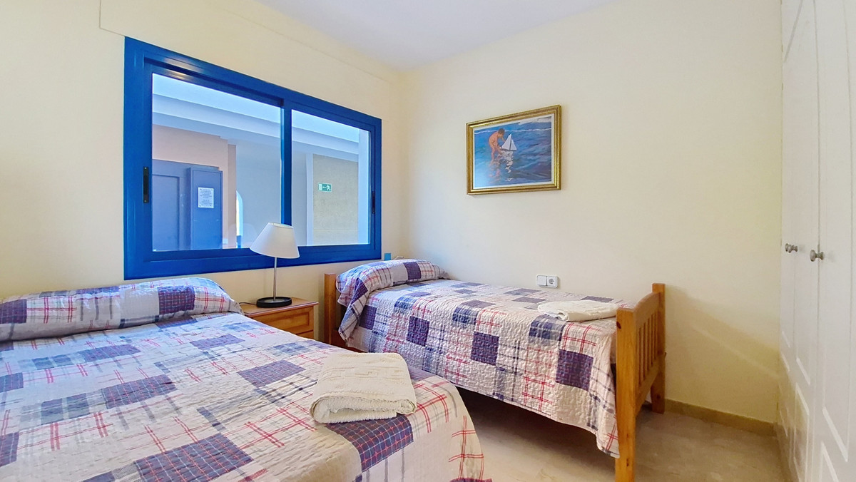3 Bed Apartment for sale in La Duquesa Costa Del Sol, Málaga, Spain