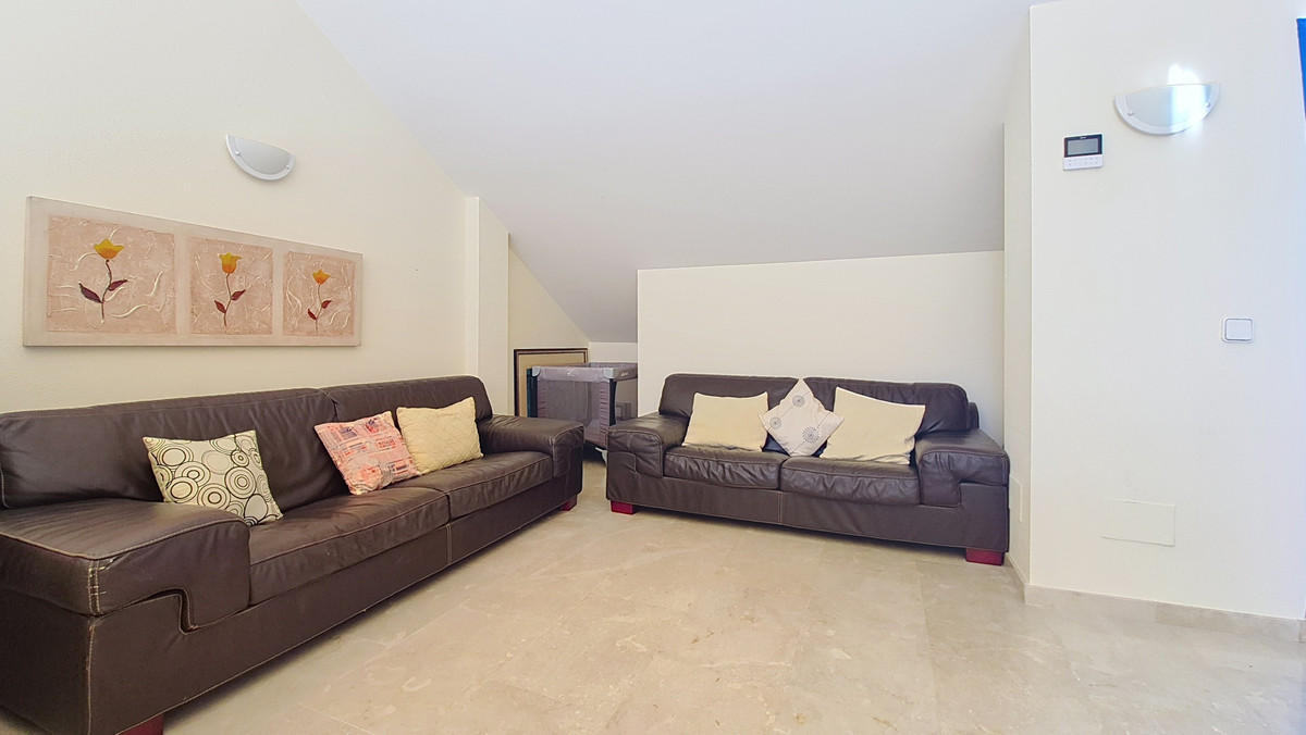 3 Bed Apartment for sale in La Duquesa Costa Del Sol, Málaga, Spain