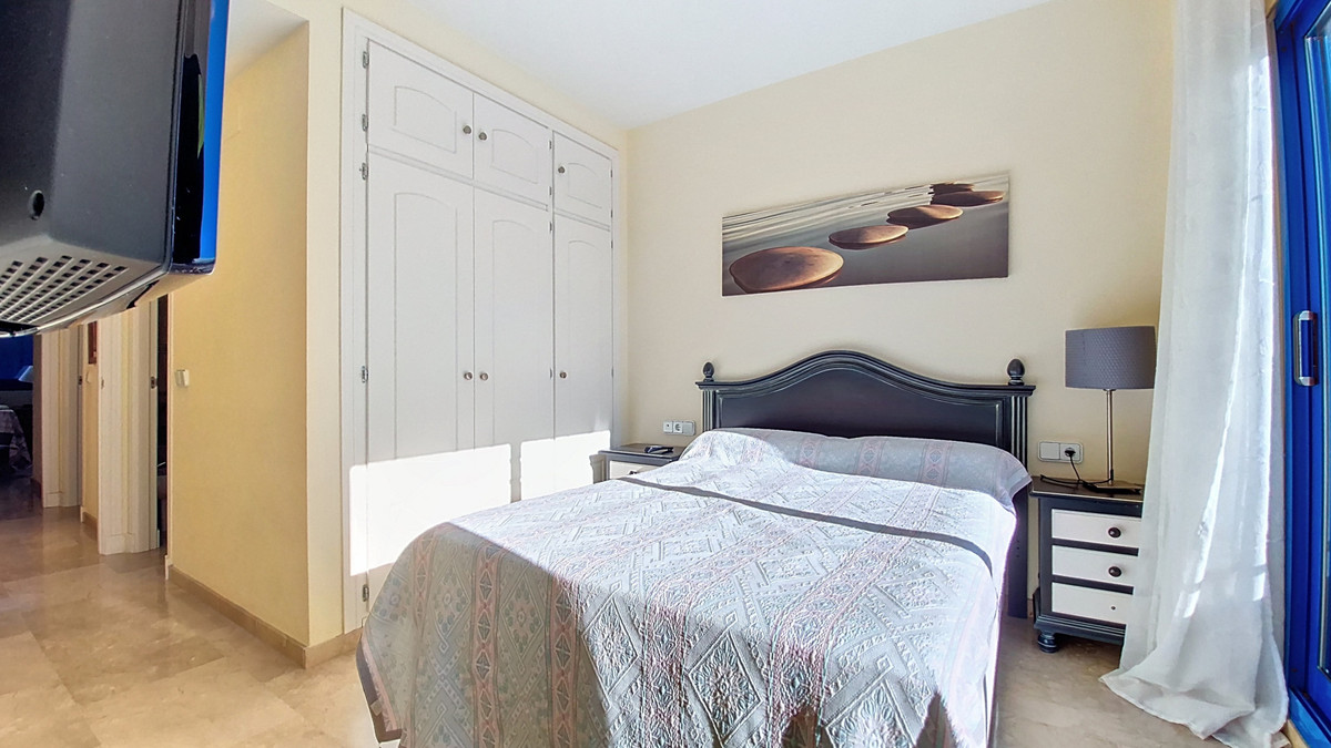 3 Bed Apartment for sale in La Duquesa Costa Del Sol, Málaga, Spain