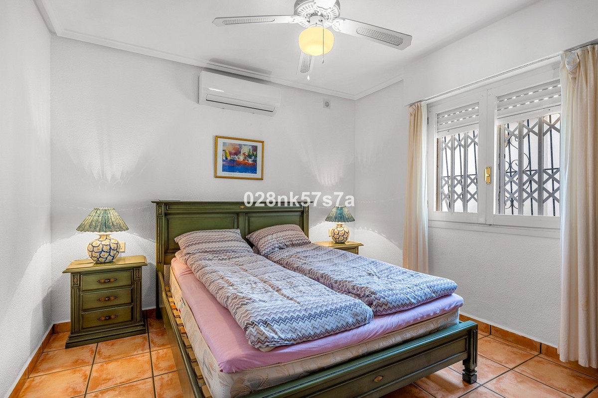 Se vende Villa - Chalet de 4 dormitorios en Costa Blanca, Alicante, España