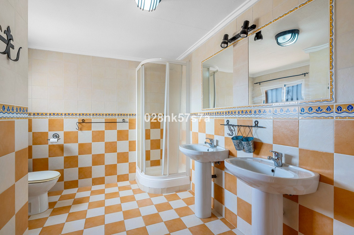 Se vende Villa - Chalet de 4 dormitorios en Costa Blanca, Alicante, España