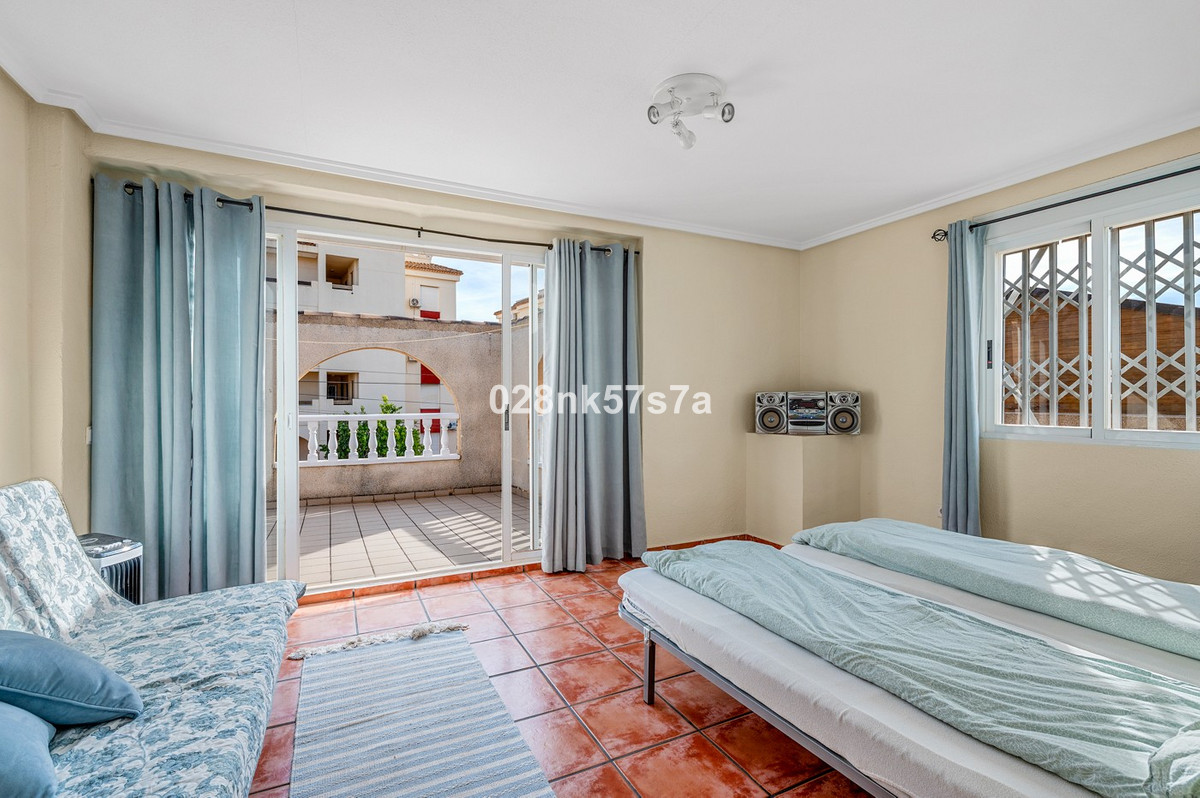 Se vende Villa - Chalet de 4 dormitorios en Costa Blanca, Alicante, España