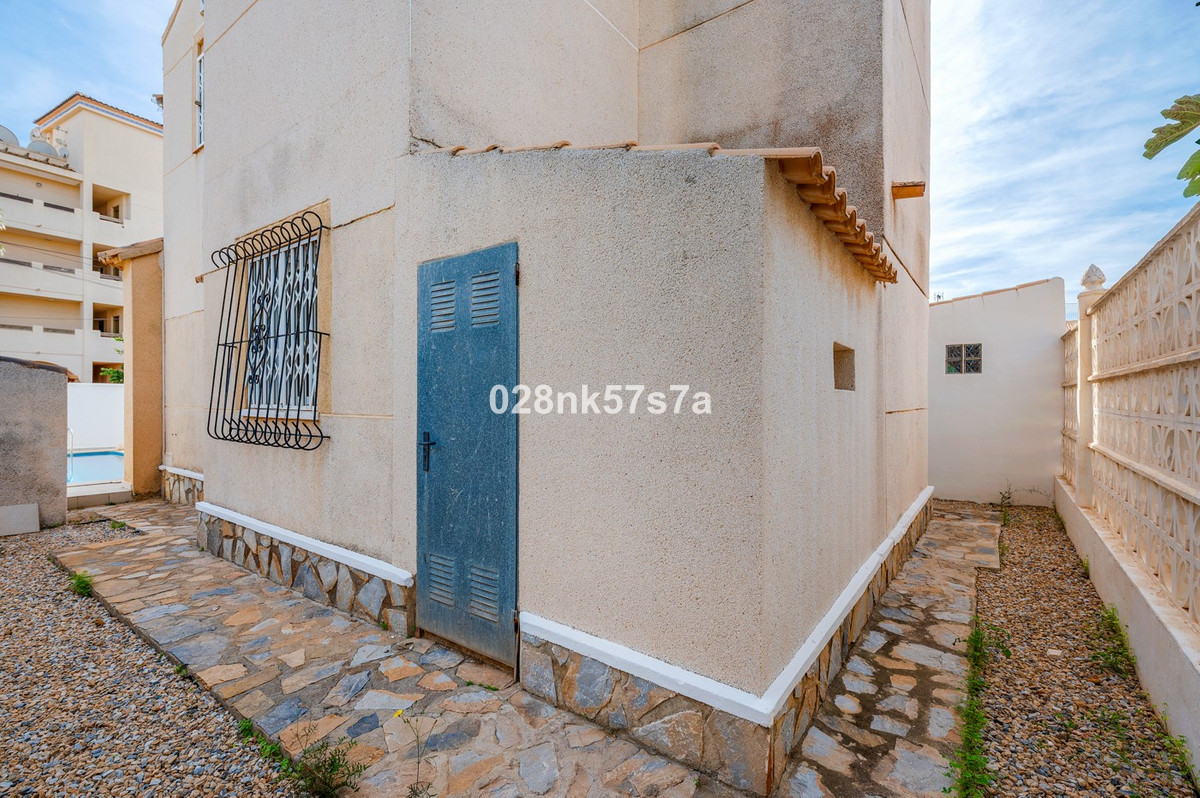 Se vende Villa - Chalet de 4 dormitorios en Costa Blanca, Alicante, España