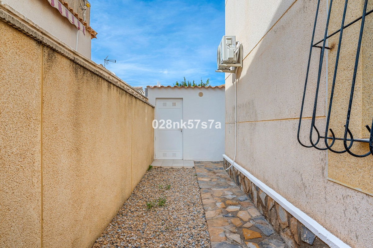 Se vende Villa - Chalet de 4 dormitorios en Costa Blanca, Alicante, España