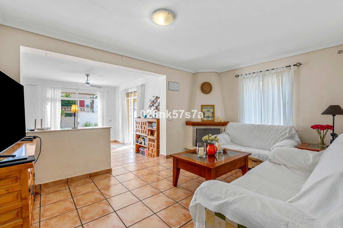 Se vende Villa - Chalet de 4 dormitorios en Costa Blanca, Alicante, España