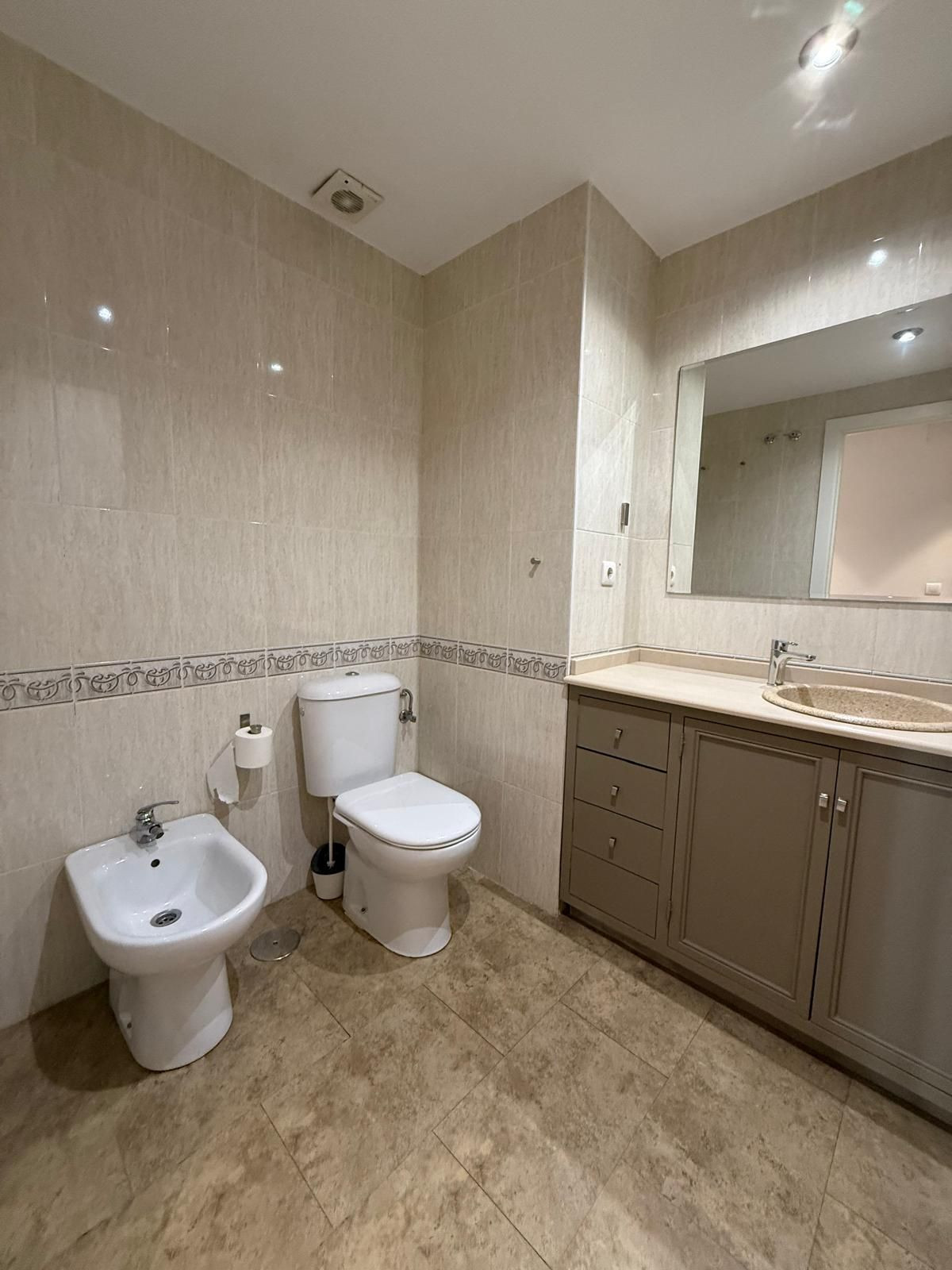 Se vende Apartamento Planta Media de 3 dormitorios en Costa Del Sol, Málaga, España