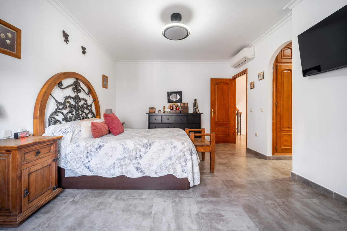 3 Bed Townhouse for sale in Estepona Costa Del Sol, Málaga, Spain