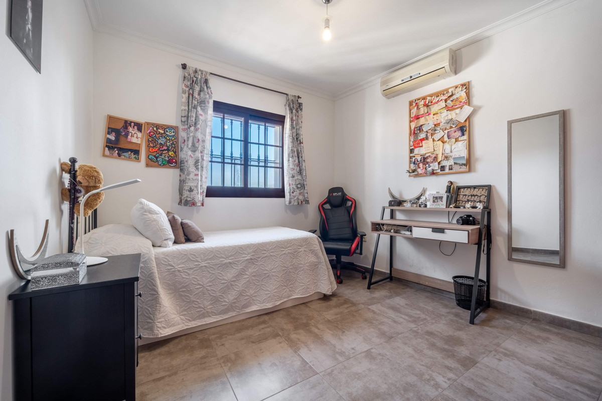 3 Bed Townhouse for sale in Estepona Costa Del Sol, Málaga, Spain