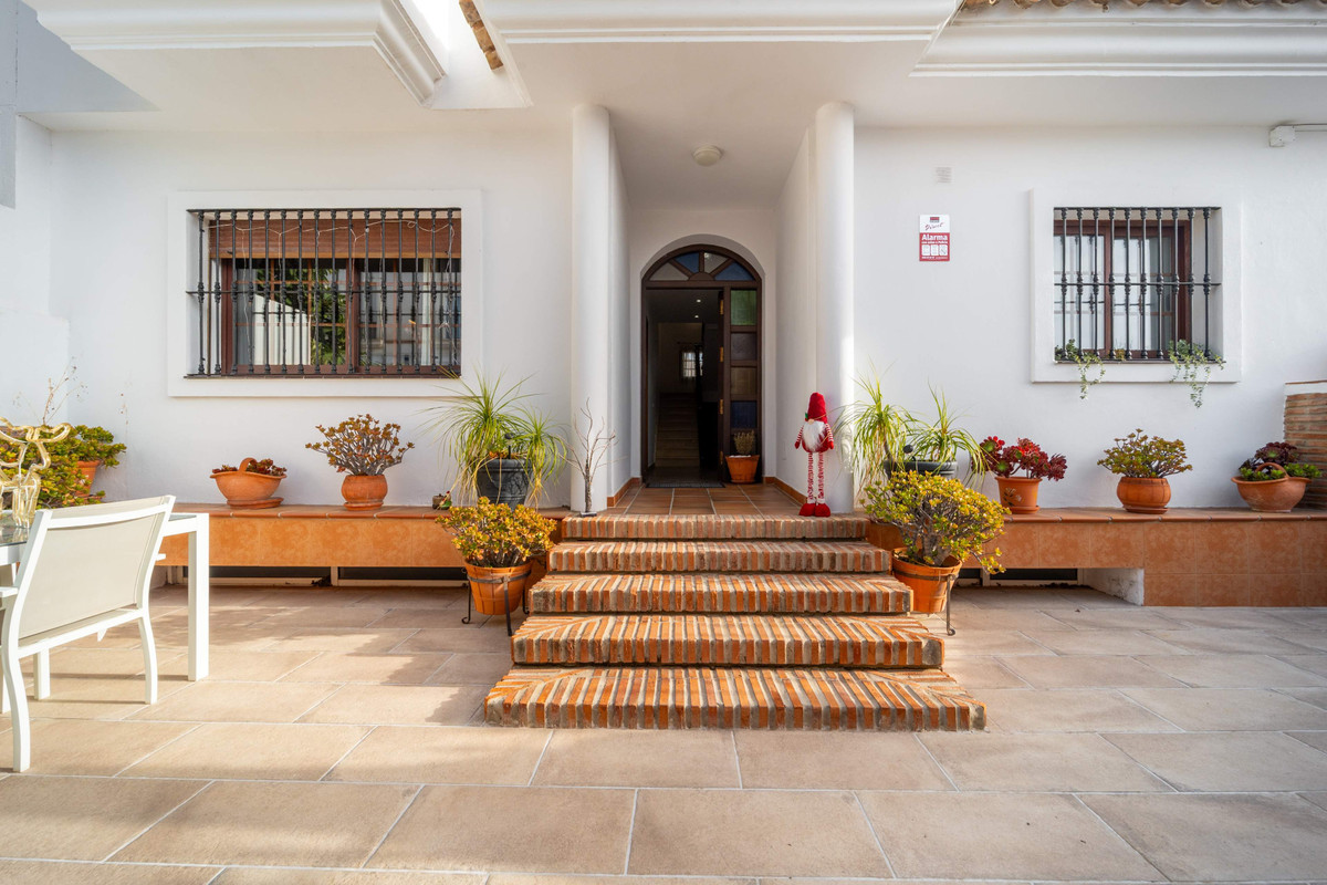 3 Bed Townhouse for sale in Estepona Costa Del Sol, Málaga, Spain