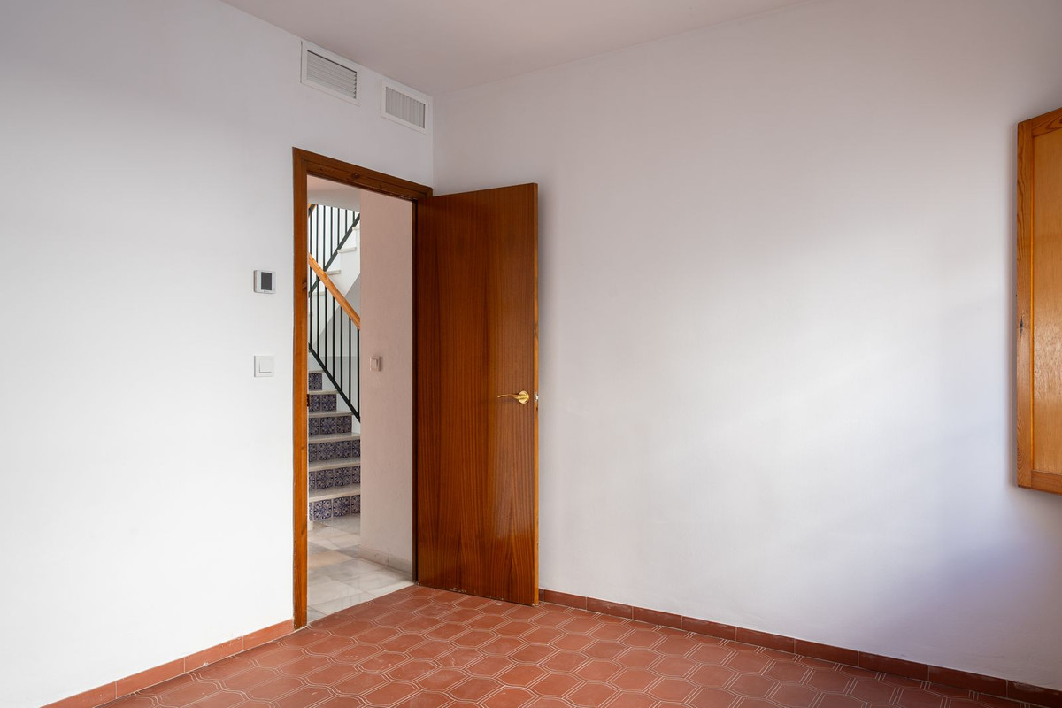 5 Bed Townhouse for sale in Estepona Costa Del Sol, Málaga, Spain