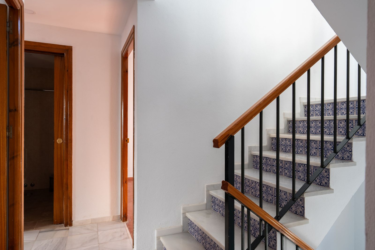 5 Bed Townhouse for sale in Estepona Costa Del Sol, Málaga, Spain