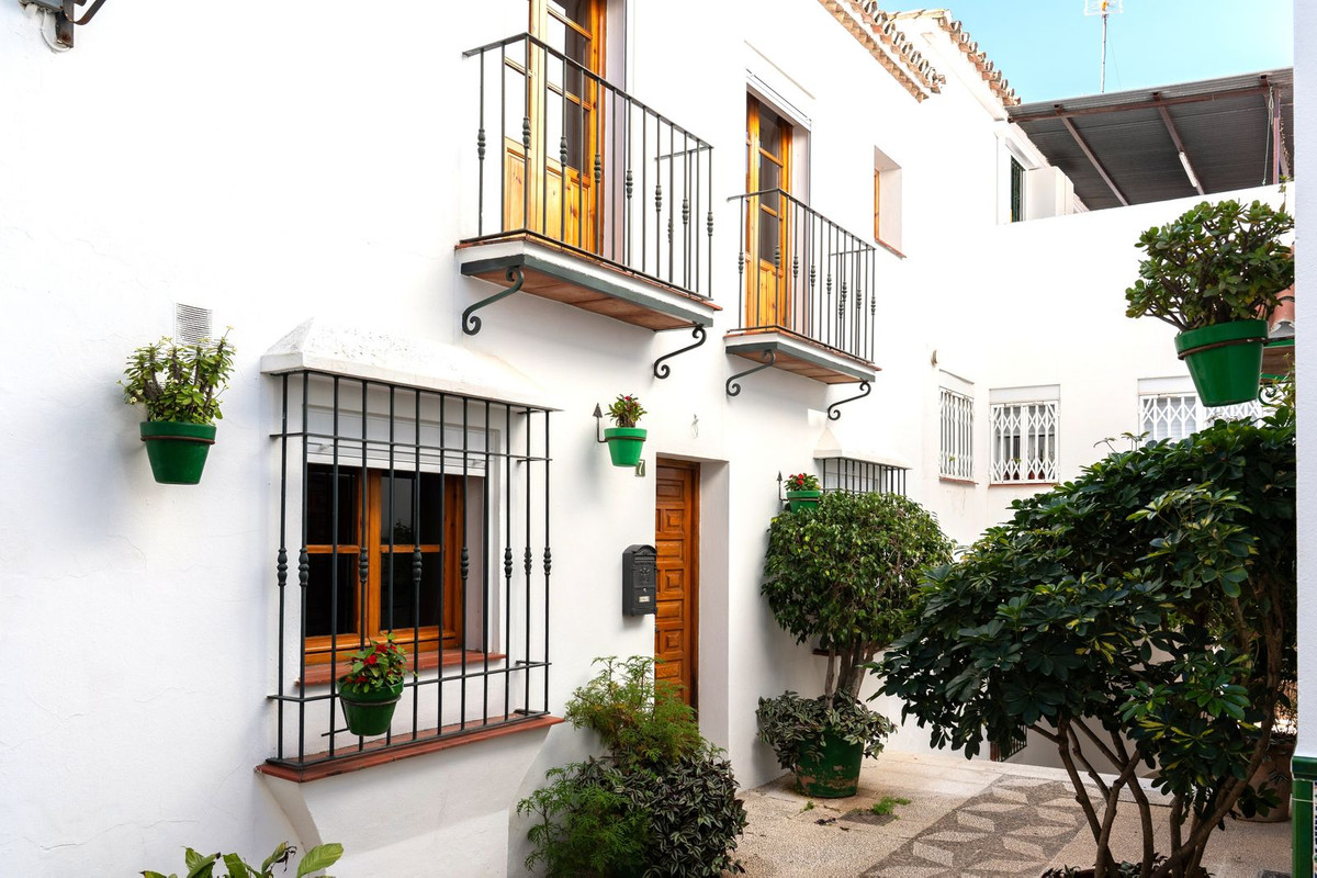 5 Bed Townhouse for sale in Estepona Costa Del Sol, Málaga, Spain