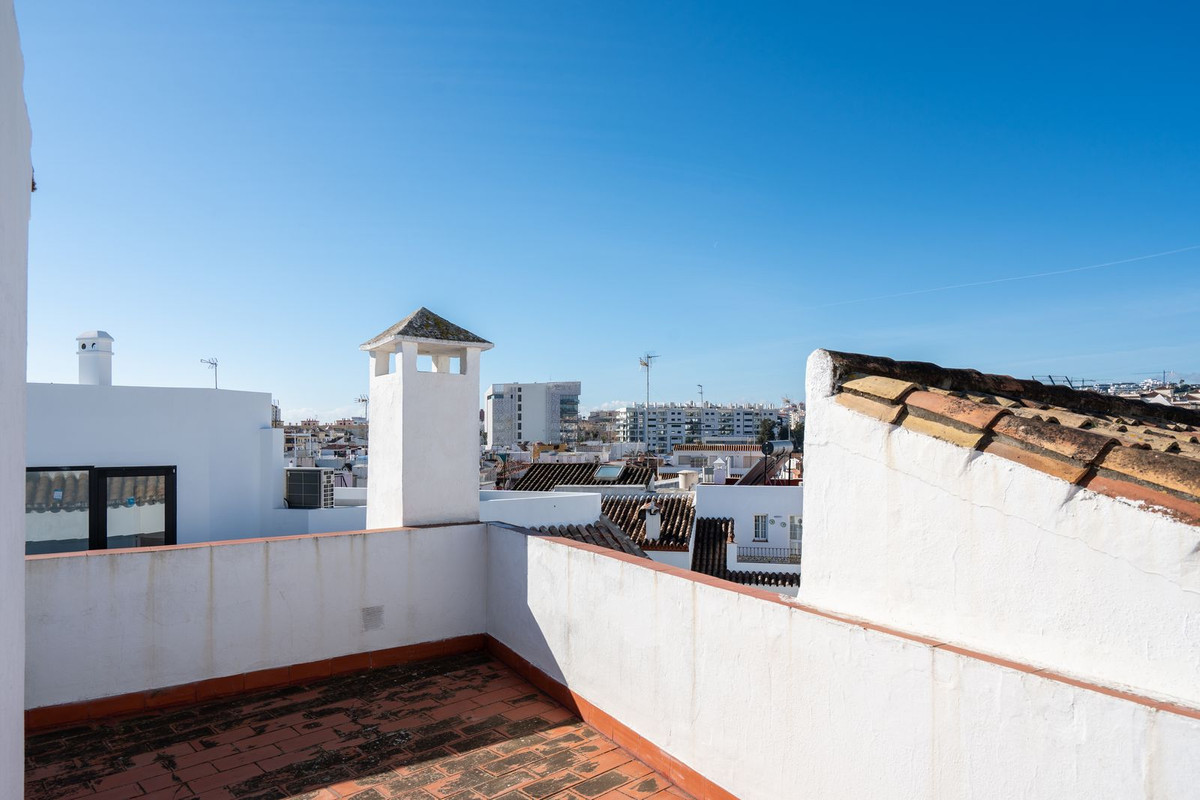 5 Bed Townhouse for sale in Estepona Costa Del Sol, Málaga, Spain