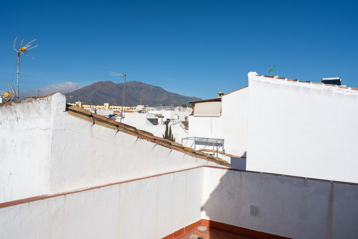 5 Bed Townhouse for sale in Estepona Costa Del Sol, Málaga, Spain